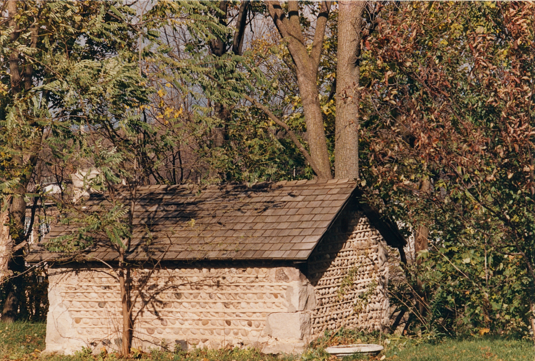 Bra-4 52 Grand River St S 1